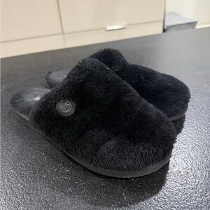 Michael Kora Cozy Black Fuzzy Slippers